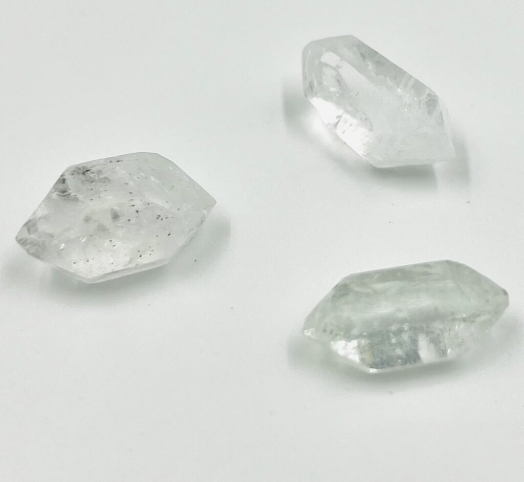 HERKIMERJEV DIAMANT - Dvojno zaključena kamena strela