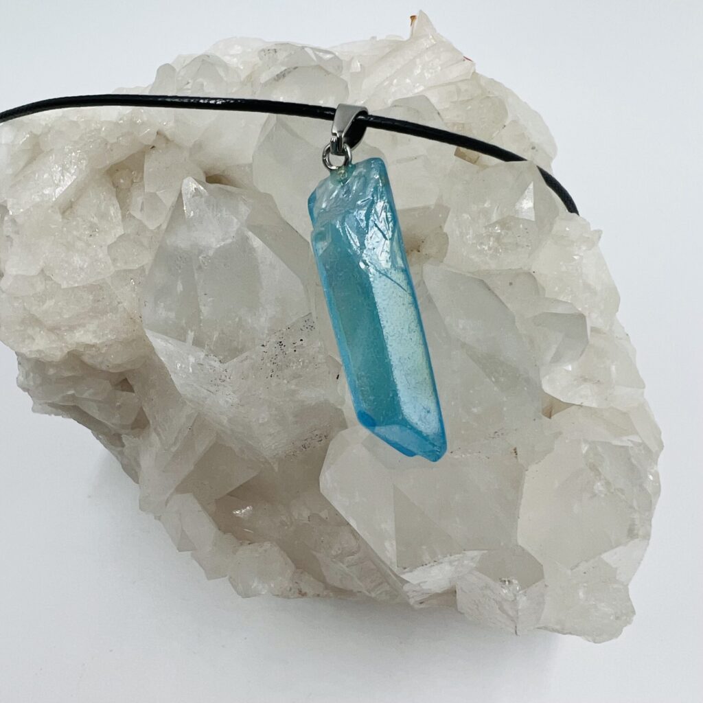 AQUA AURA - obesek surovi kristal