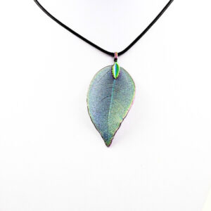 Obesek list – mavričen