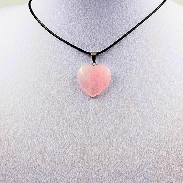 Obeski iz kristalov v obliki srca