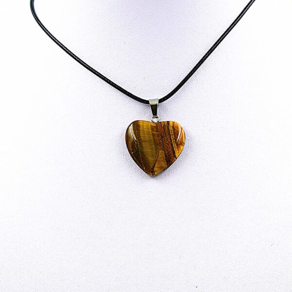 Obeski iz kristalov v obliki srca