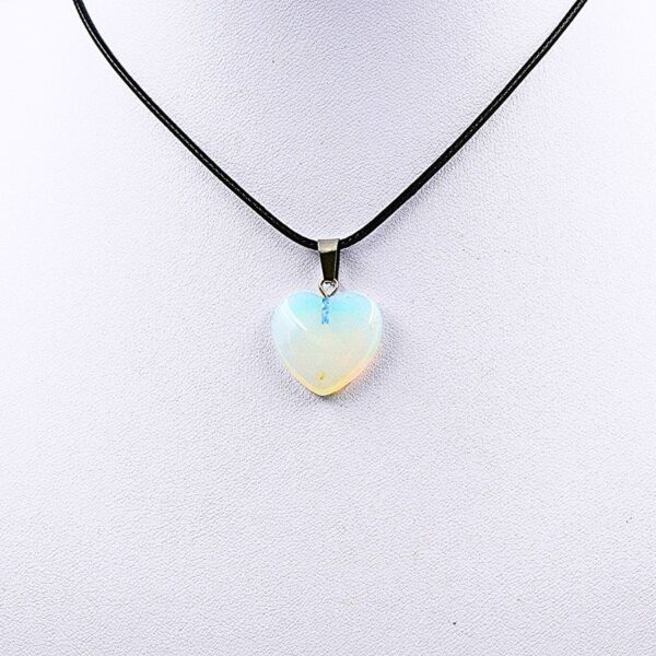 Obeski iz kristalov v obliki srca