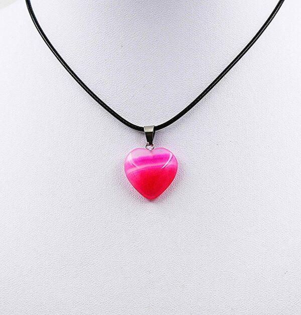 Obeski iz kristalov v obliki srca