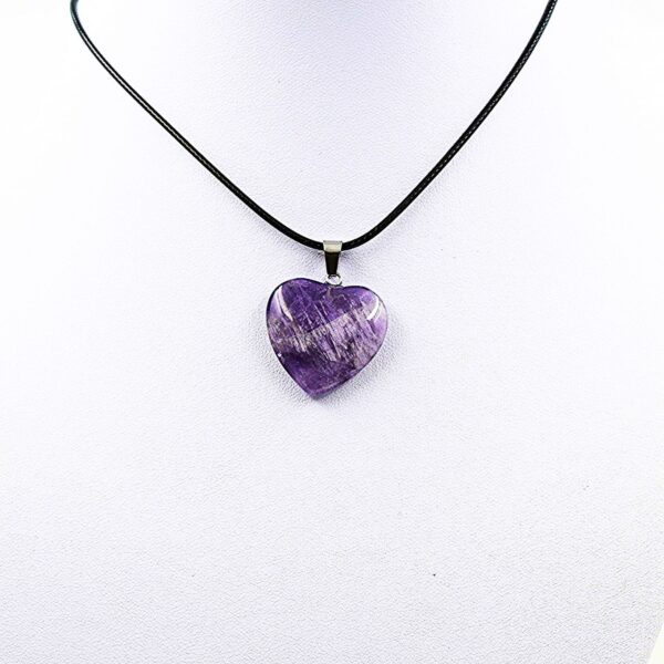 Obeski iz kristalov v obliki srca