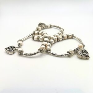 Zapestnica iz biserov z obeskom